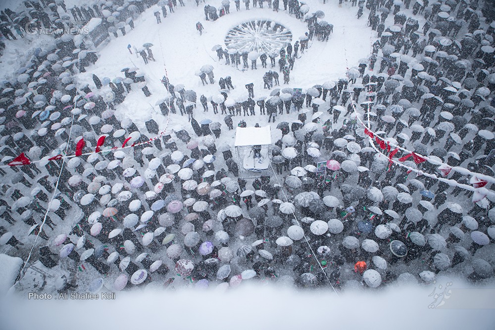 انعکاس ۲۲ بهمن و برف در رشت